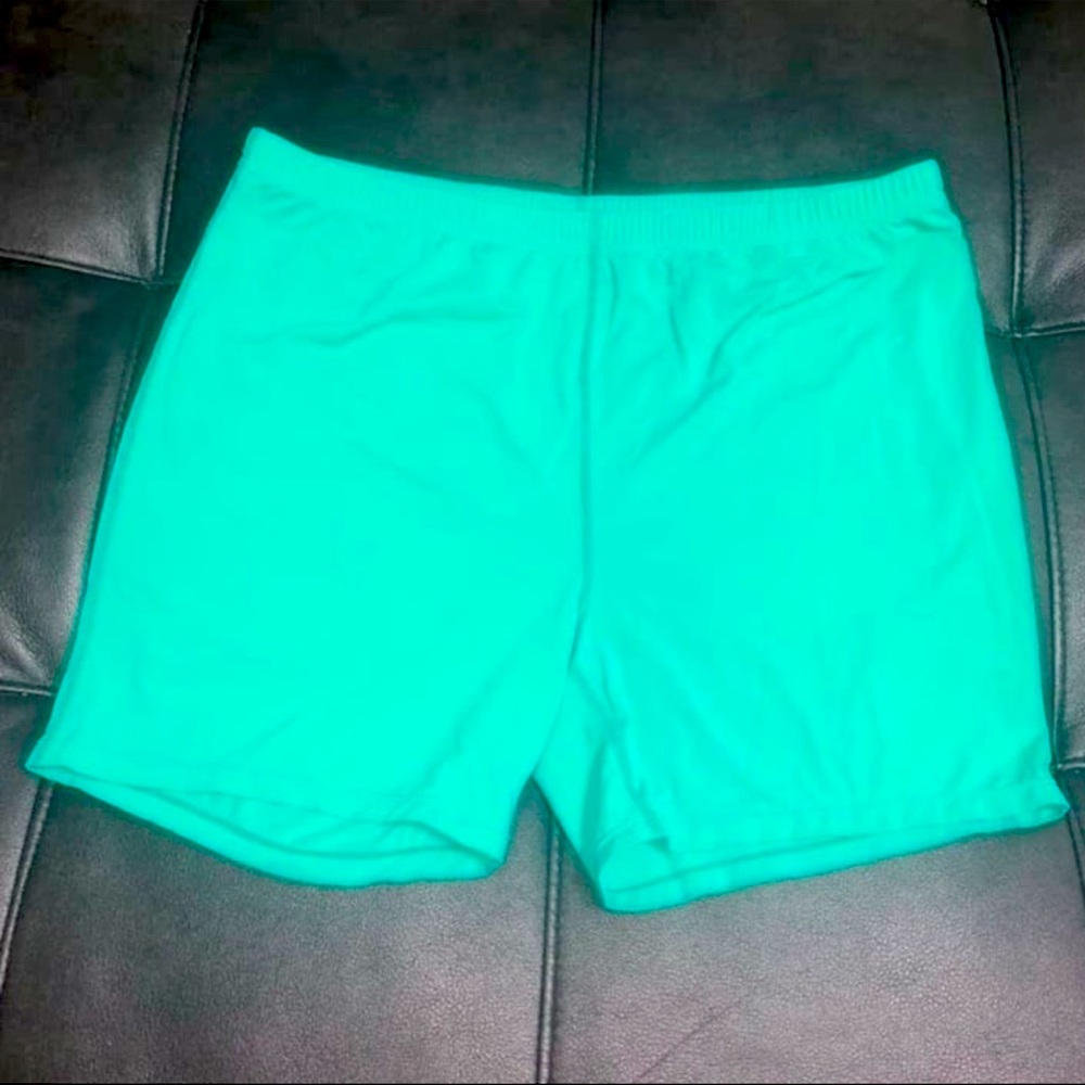 Lilly Pulitzer Luxletic Workout Short. Buttery material.  Green - Size 10